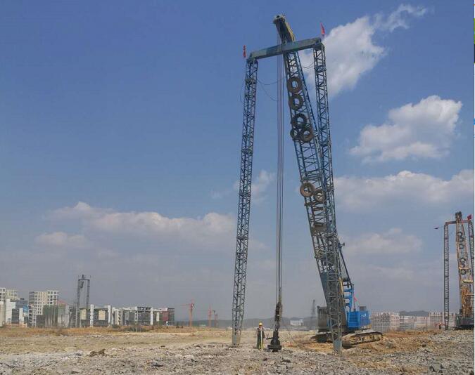 龍里縣 茵特拉根小鎮別墅區，三期  五期  8000kn 4000kn 強夯施工