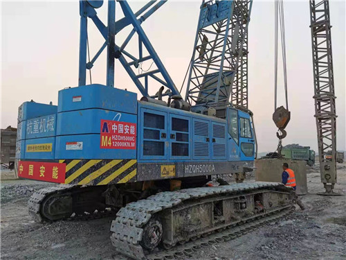 貴安新區 ZX一01一02/07/10 地塊12000kN、m強夯 配套工程施工現場。2020年11月施工